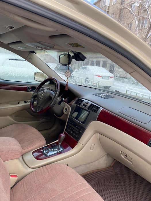 Продам машина lexus