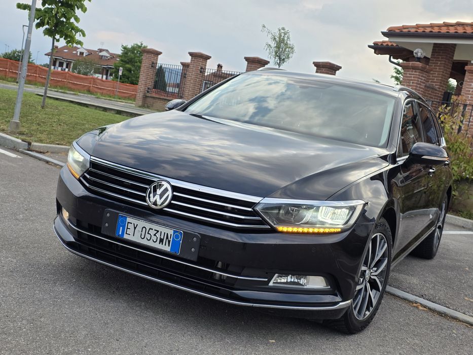 Volkswagen Passat Variant 2.0tdi 150cp Dsg HighLine Virtual Cockpit/Navi/Matrix/Faruri IQ Led/Distronic/Piele/Incalzire in scaune