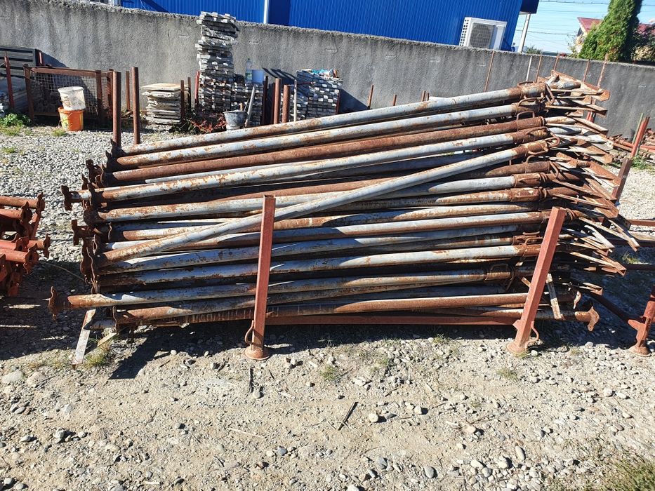 Popi și schele de vanzare și de inchiriat.