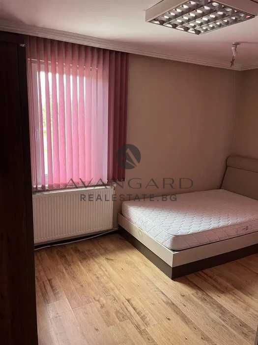 оф.26106 Тристаен обзаведен/ Център