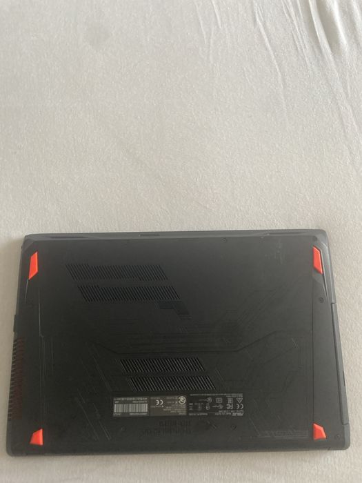 Laptop gaming mai multe detali in privat