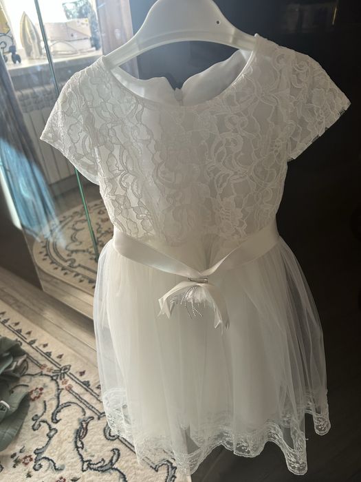 Платье нарядное на девочку 3-4 года