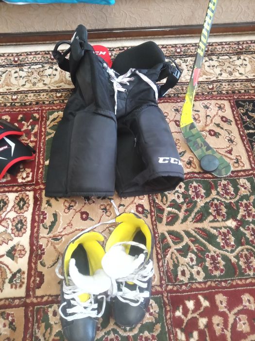 Продам хорошую хоккейную экипировку!