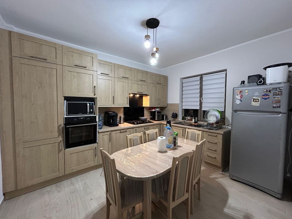 Vând casă noua  zona Castelul de apa