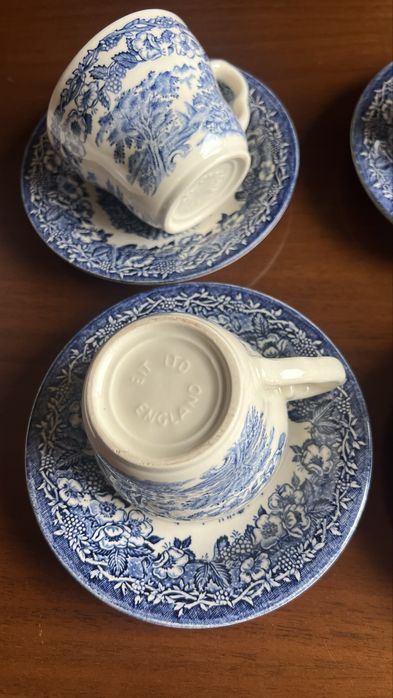 Set 4 cesti de cafea pictate +farfurie  ovala de servire