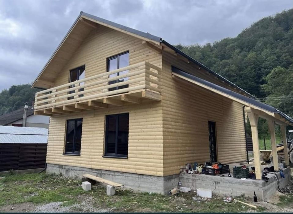 Executam cabane din lemn la rosu sau la cheie