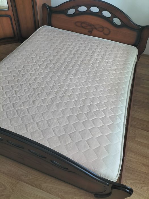 Продается спальный гарнитур