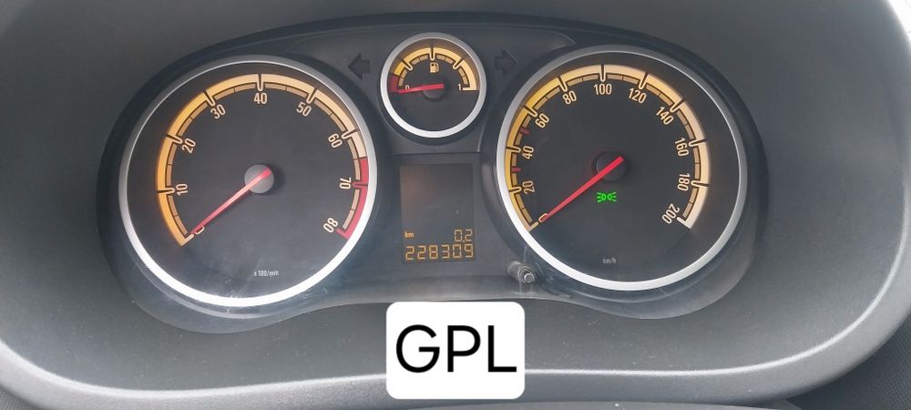 Opel Corsa 2012//1,4 GPL+ Benzină