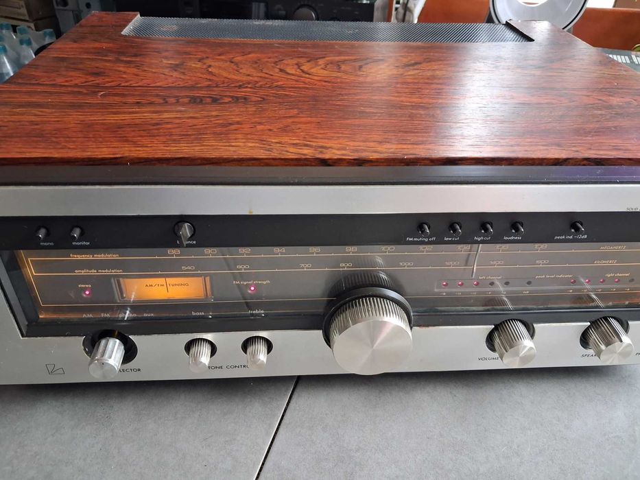 Luxman R-1040 stereo receiver