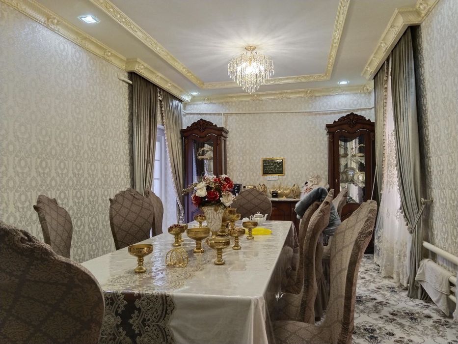 Ховли Уй жой  сотилади.