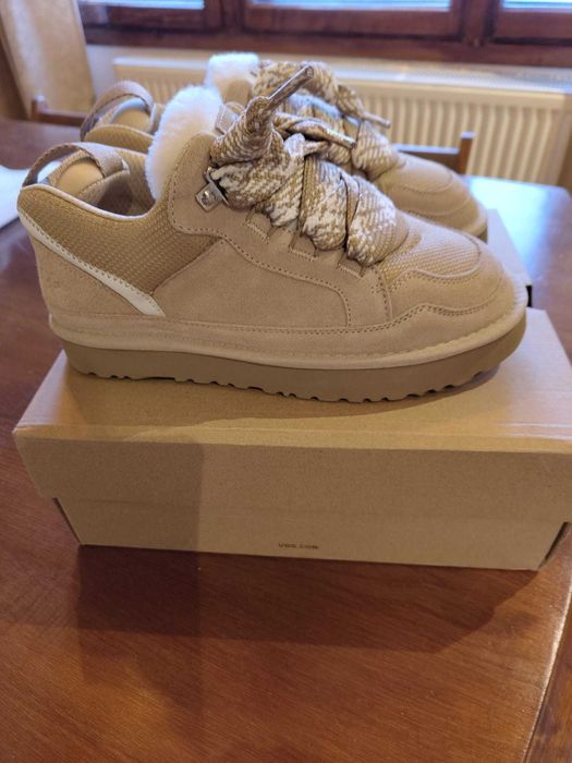 UGG Lowmel culoare Sand