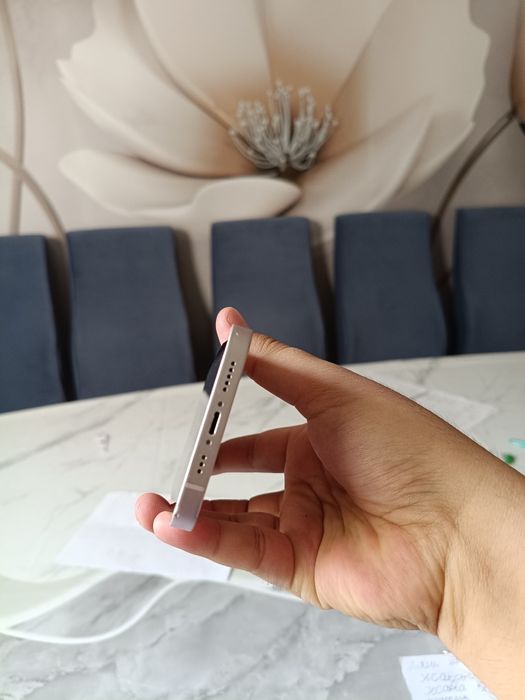 Продам iPhone 13. 256 GB