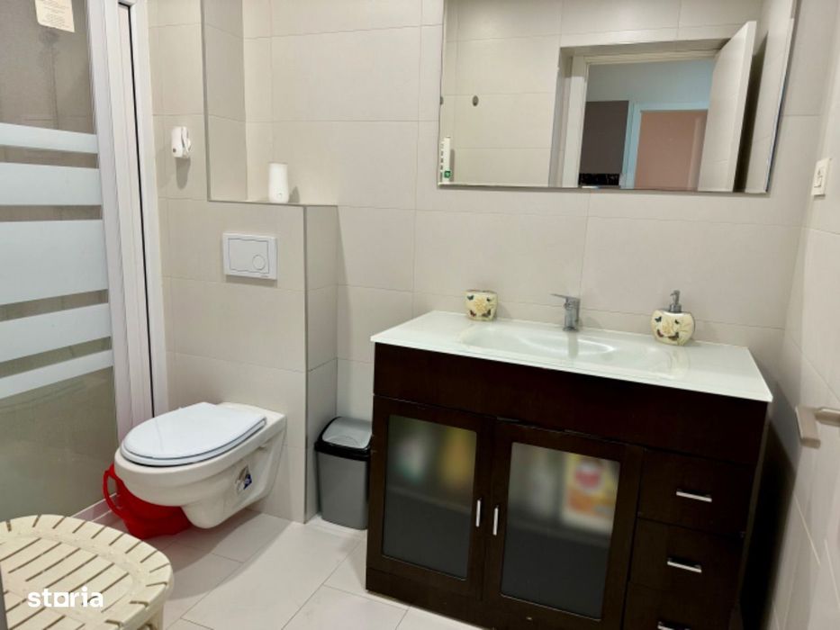 Inchiriez apartament 3 camere, Bermo-Intim