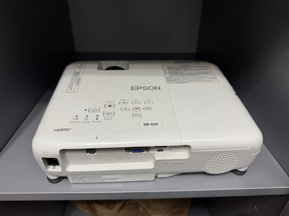 проектор Epson EB-E01