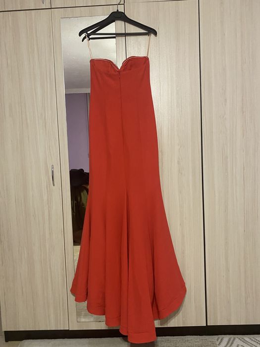 Официална рокля