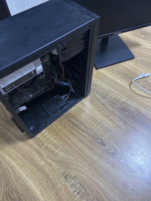 Vand pc cu monitor +restul