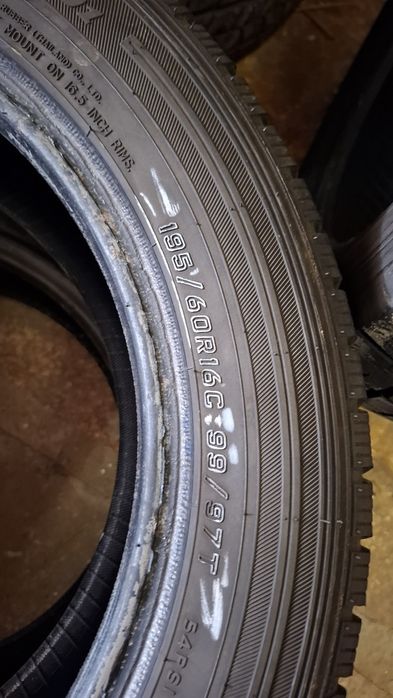 2бр зимни бусови гуми Falken 195 60 16C