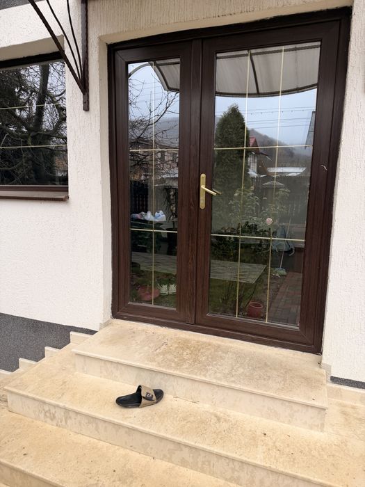 Usa termopan culoare venghe