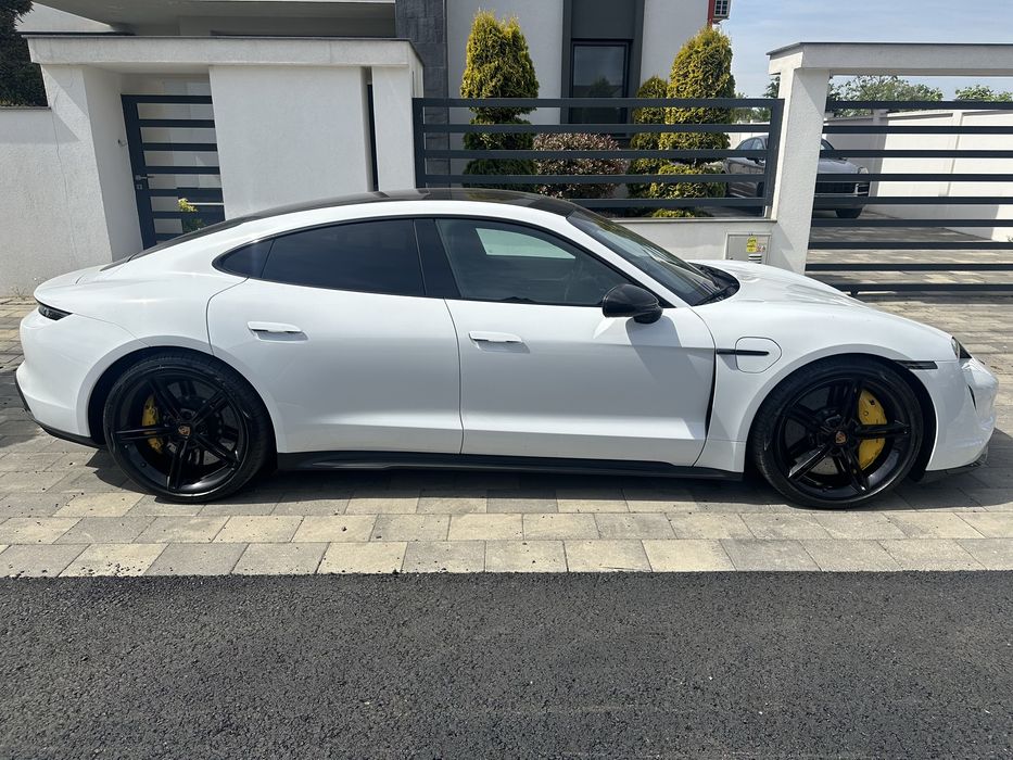 Taycan Turbo S , tva inclus