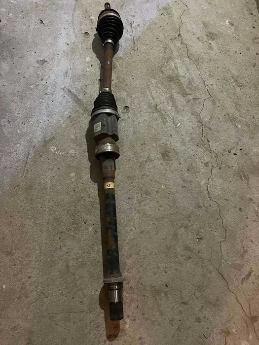 Полуоска за Мазда 3 2,5 бензин 2018г.