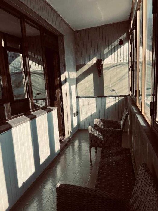 ЕЛЕГАНТЕН напълно обзаведен апартамент в ЦЕНТЪРА на гр. Карлово