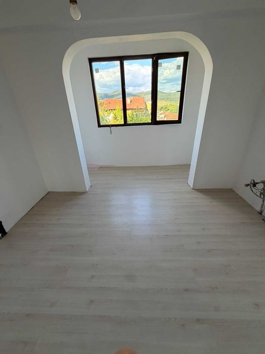 Продава се тристаен апартамент в Ихтиман - 90 кв.м. след основен ремонт . от собственик
