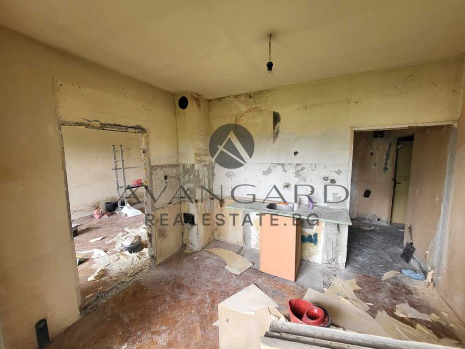 Продава се Тристаен апартамент в Пловдив, Христо Смирненски - 80 кв.м за 1125 €/кв.м - Снимка #2