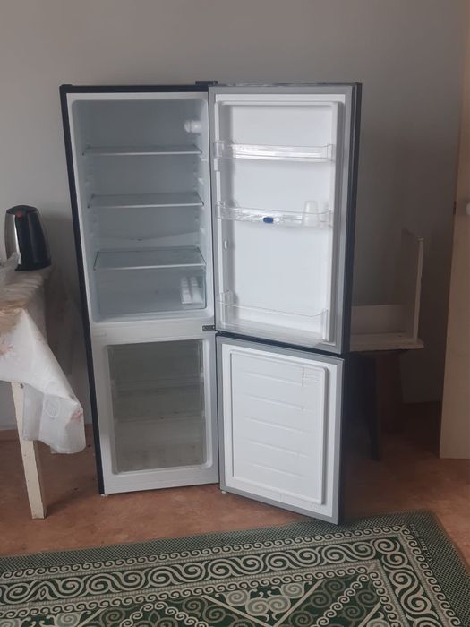 продам холодильник новый.