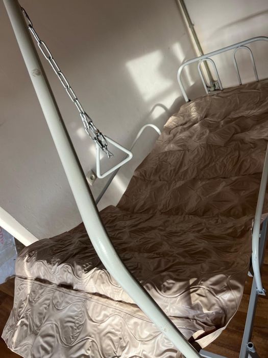 Медицинская кровать