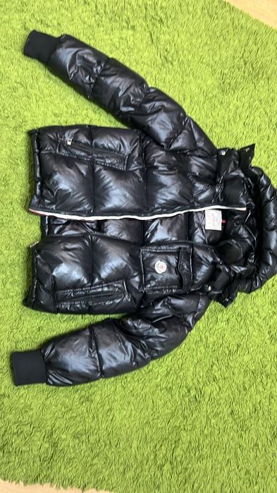 продам moncler пуховик