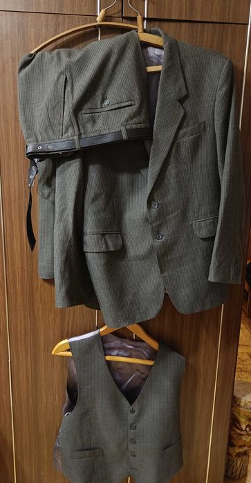 Мужской костюм тройка. Польша. Размер 52
