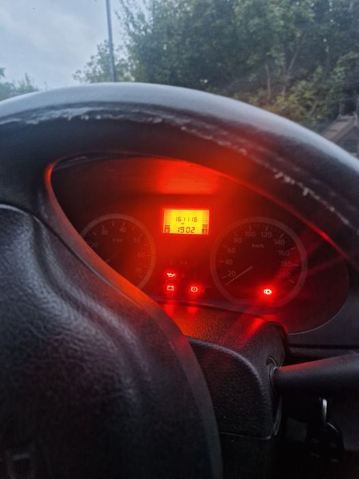 Vând  Dacia Logan. .1,4.     4100 lei. Negociabil Bacau