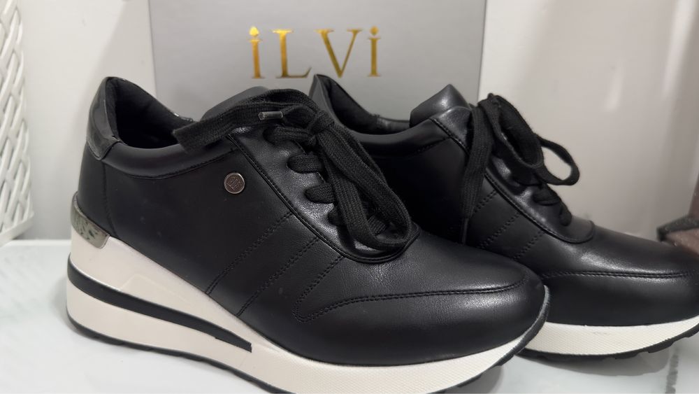 Продаю кроссовки