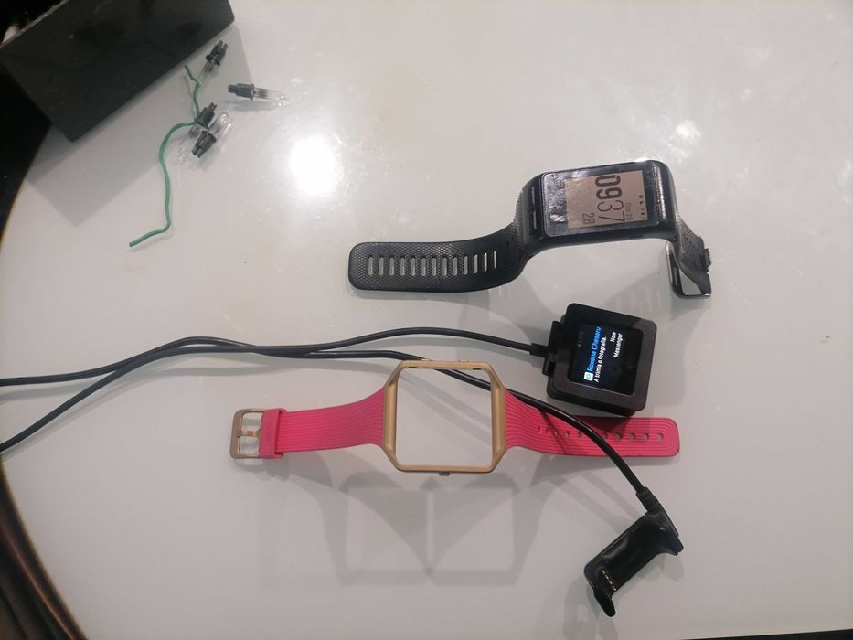 Fibit și garmin ceas