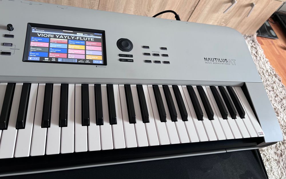 Korg Nautilus 61 AT Aftertouch Grey Limited Edition + Husă | Ca Nou | Schimb Roland FR7 / FR7X / FR8X