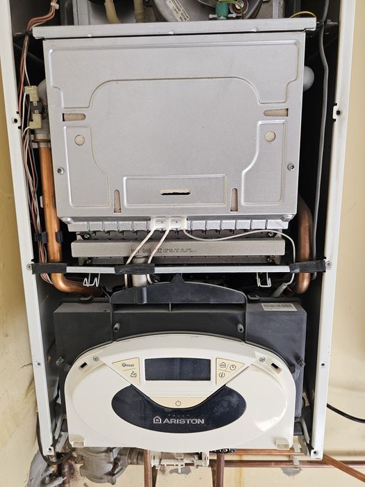Centrală Ariston Hs Premium24 și Ariston Genus 28kw