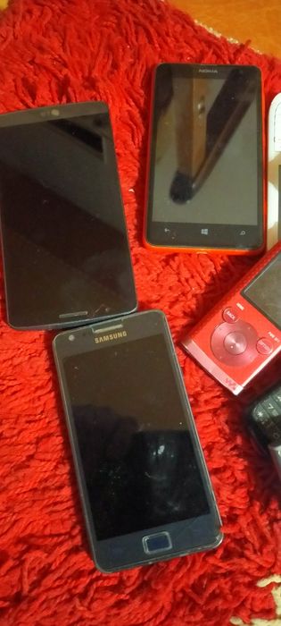 Продаю на вес сотовые телефоны