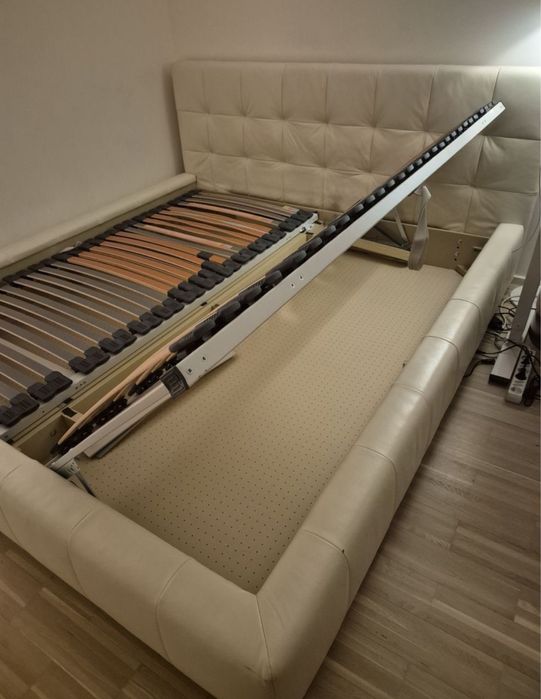 Pat piele naturala alb - calitate - stare foarte buna