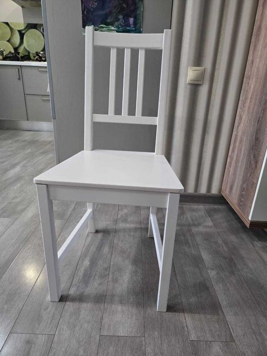 Кухонные стулья в хорошем состоянии.