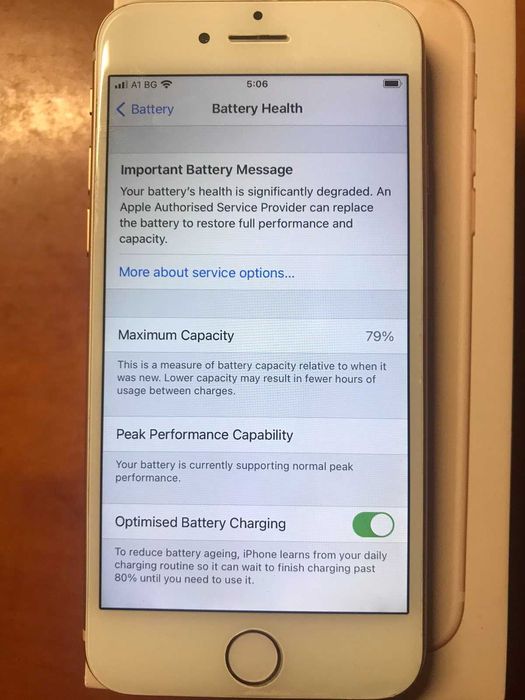 Продавам iphone 8 gold rose 64gb