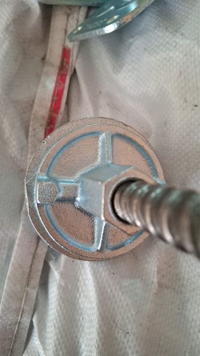 Болт стяжной тайрот