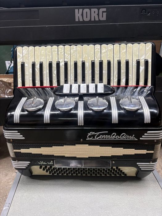 Acordeon italian E.Tombolini cu 80 de basi
