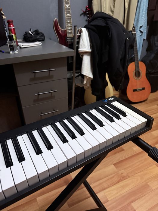 ALESIS V49 MIDI/USB миди Клавиатура