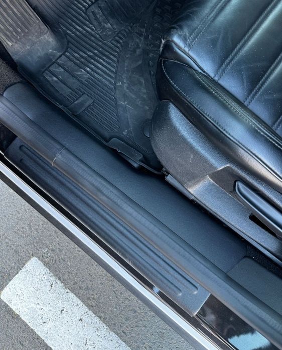 Set ornamente protecție praguri + mocheta interior Dacia Duster 1