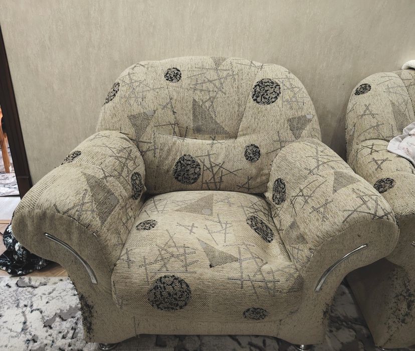 Срочно продаётся Диван и 2 кресла