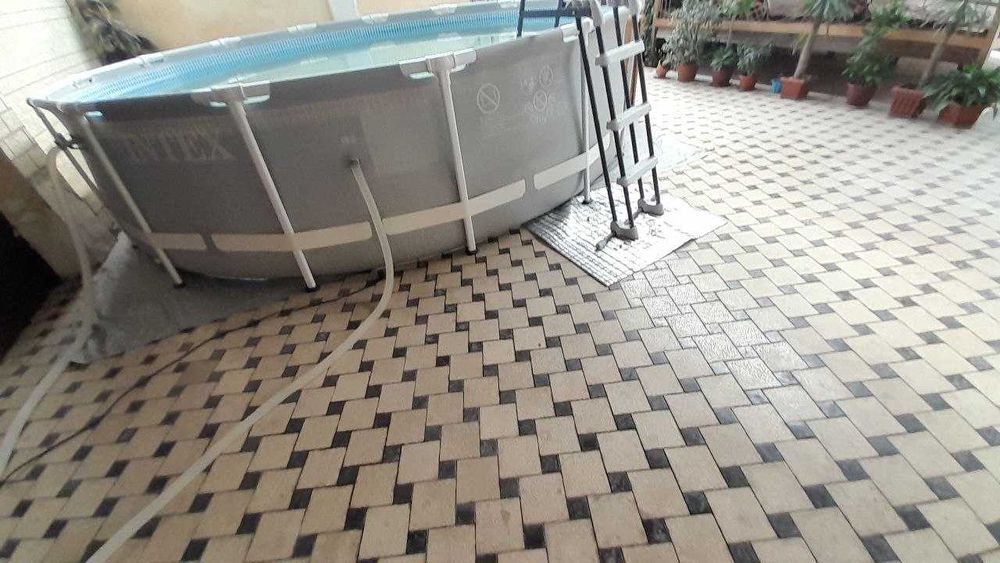 Бассейн Intex огромный продается