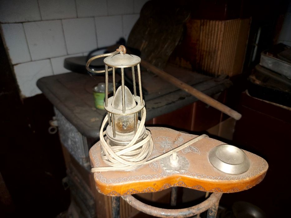 Vând diferite obiecte vechi