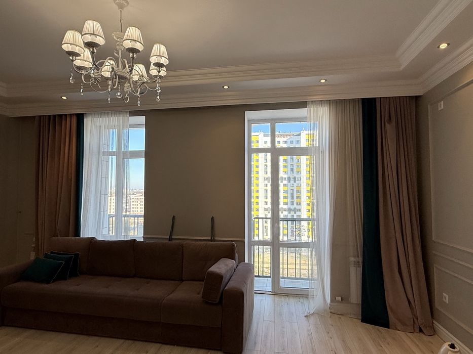 Продам шторы blackout тепло бежывые с зеленым