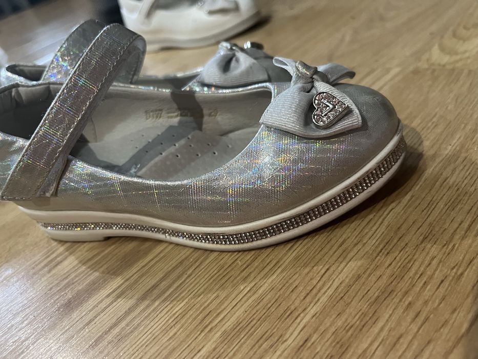 Продам детские туфли