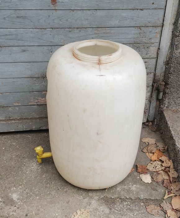 Малък и олям бидон с канела